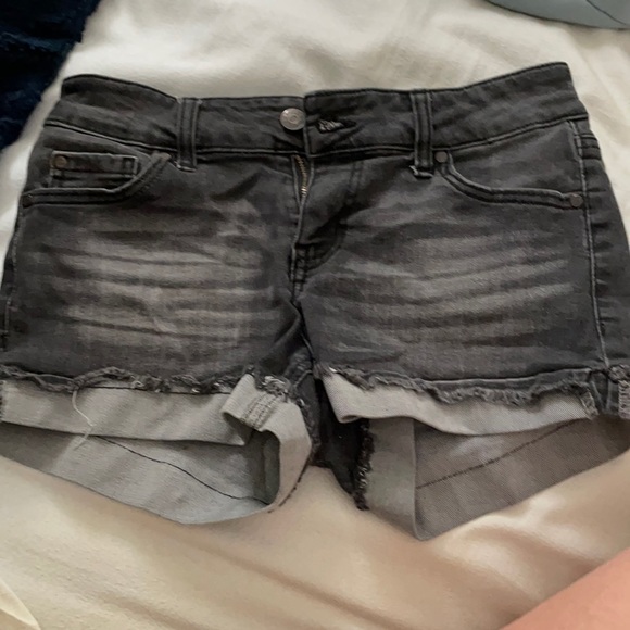 CELEBRITY PINK Jean Shorts - Picture 1 of 4